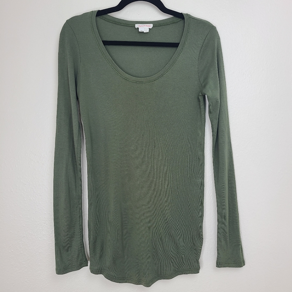 Ingrid & Isabel T-Shirt Long Sleeve Scoop Neck Soft Flattering Green Size Medium